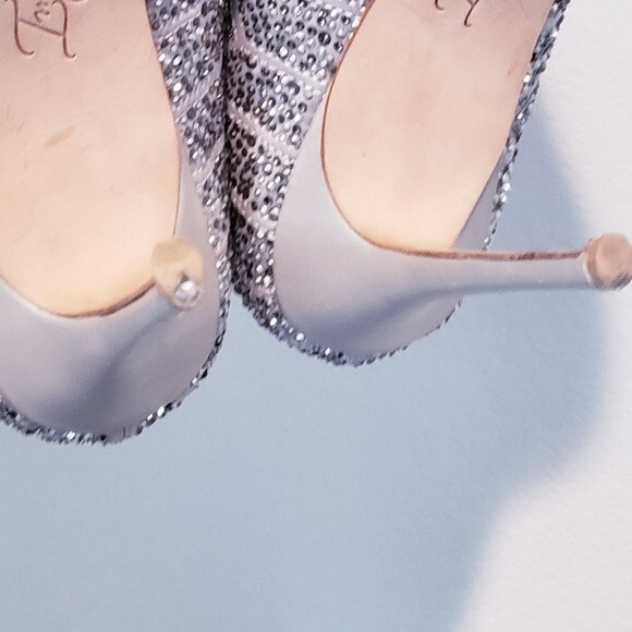 Vince Camuto Silver Studded Pumps Size 9M - Picture 9 of 9